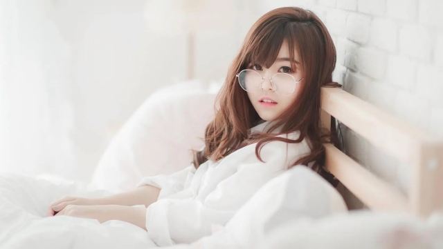 三亿体育网页版修补乒乓球台面洞