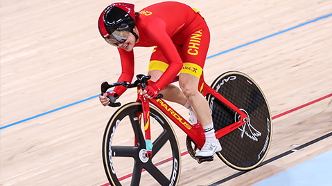 三亿体育网页版用仰卧起坐器材练背